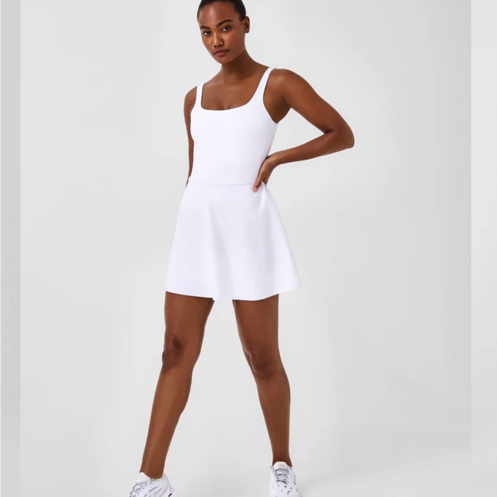SPANX Get Moving Square neck dress in white size XL

Excellent used condition